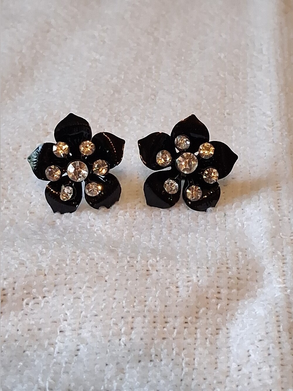 Vintage Metal Rhinestone Center Flower Earrings